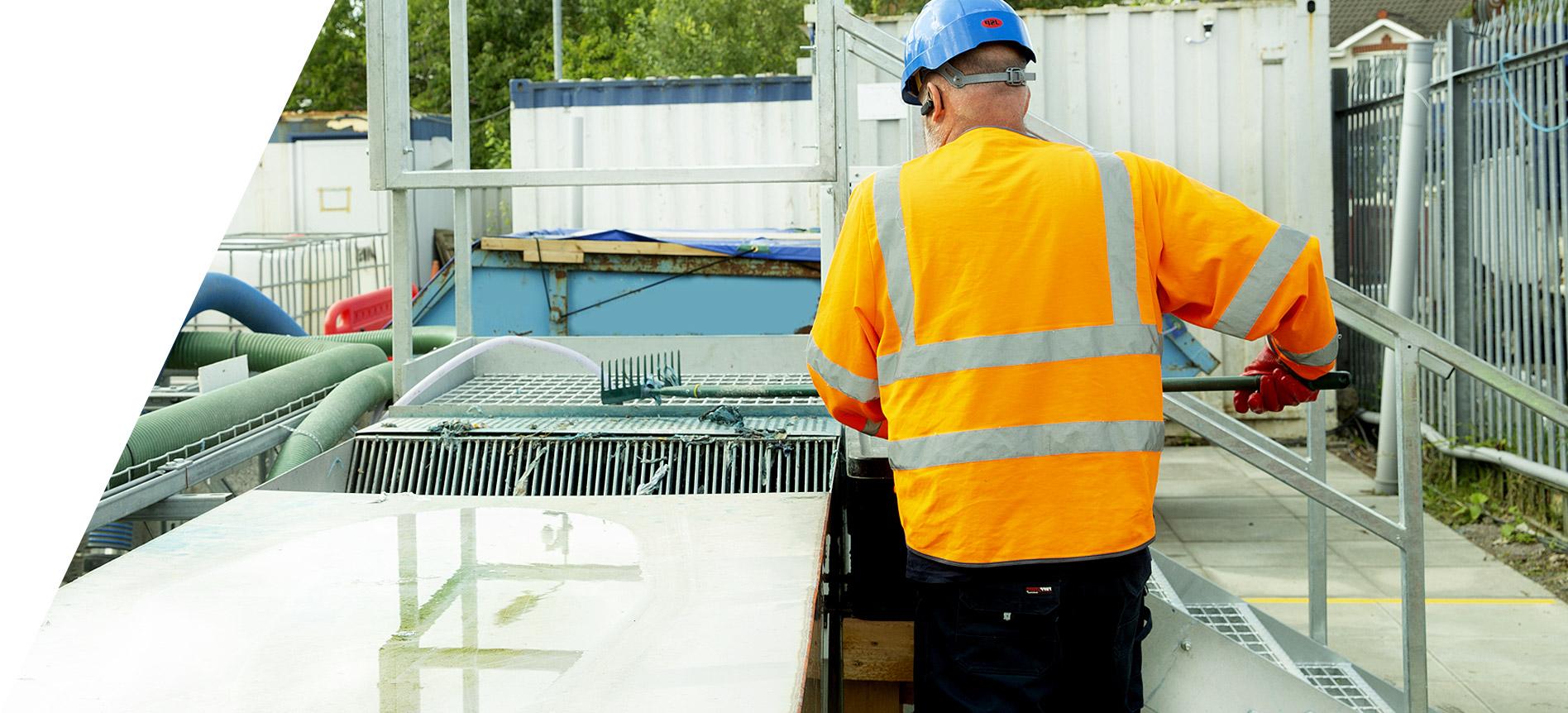 operative cleaning water tank